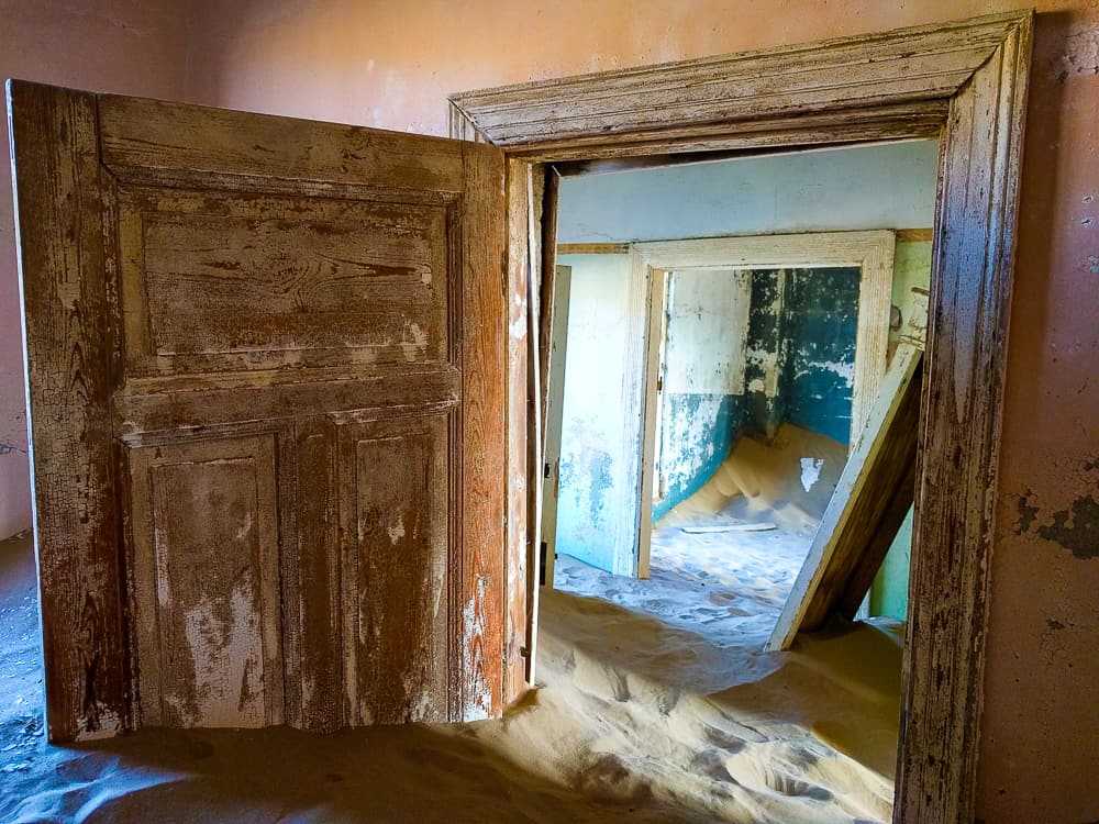 Kolmanskop through the door frames