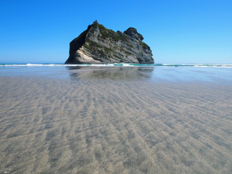 17 Sun-Kissed Things to Do in Tākaka and Golden Bay