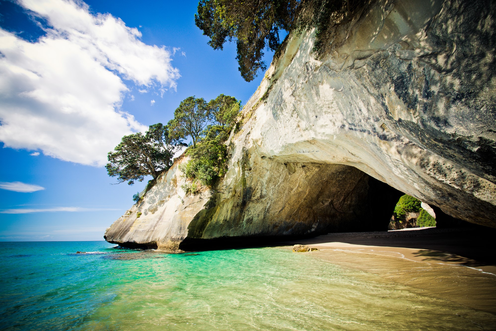 Rock archway at Cathedral Cove on the Coromandel peninsula, New Zealand